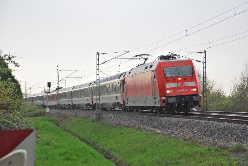 101 055 mit EC 6 am 16.04.2008 bei Offenburg.