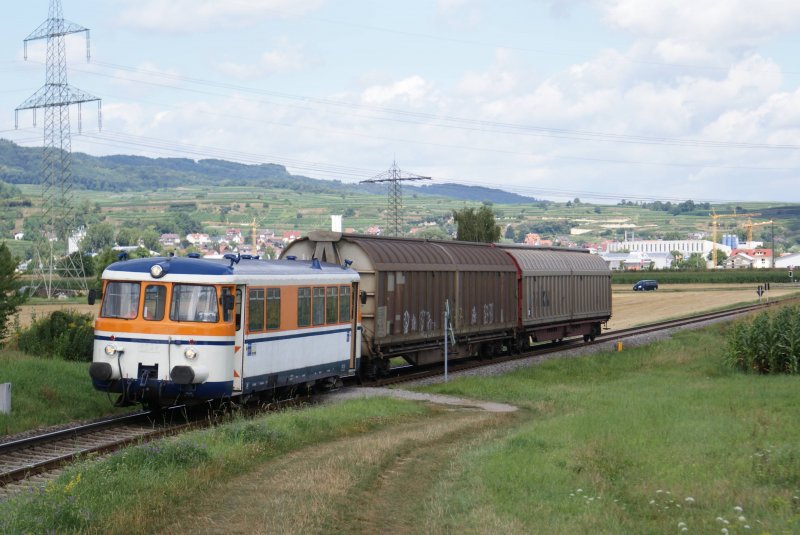 VT 28 durfte im Sommer 2008 eine der Dieselloks der SWEG ablsen und diese tolle fuhre ziehen. Gru an den mitfotographen.
Strecke. Endingen- Gottenheim-Freiburg, hier bei Gottenheim