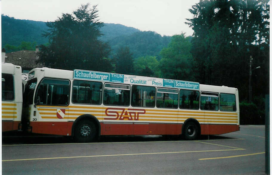 (012'601) - SAT Thun - Nr. 20/BE 419'020 - Volvo/Lauber am 21. Juni 1995 bei der Schiffl�ndte Thun