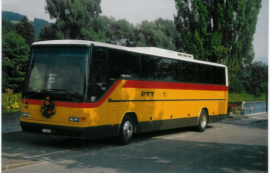 (012'925) - PTT-Regie - P 26'012 - Mercedes (ex Steiner, Meikirch) am 19. August 1995 bei der Schiffl�ndte Thun