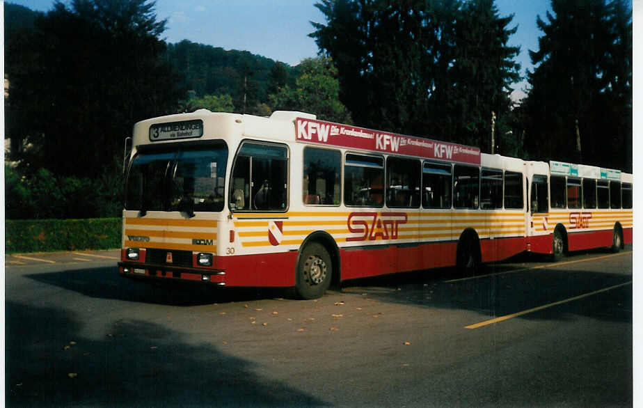 (013'115) - SAT Thun - Nr. 30/BE 419'030 - Volvo/R&J am 26. September 1995 bei der Schiffl�ndte Thun