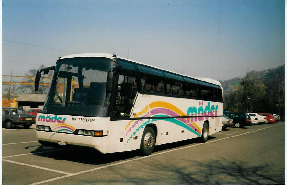 (013'903) - M�der, Meiringen - BE 240'072 - Neoplan am 10. April 1996 in Thun, Seestrasse