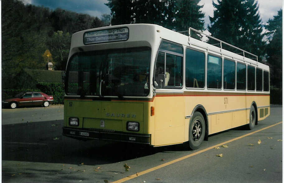 (015'733) - STI Thun - Nr. 57/BE 413'457 - Saurer/R&J am 7. November 1996 bei der Schiffl�ndte Thun