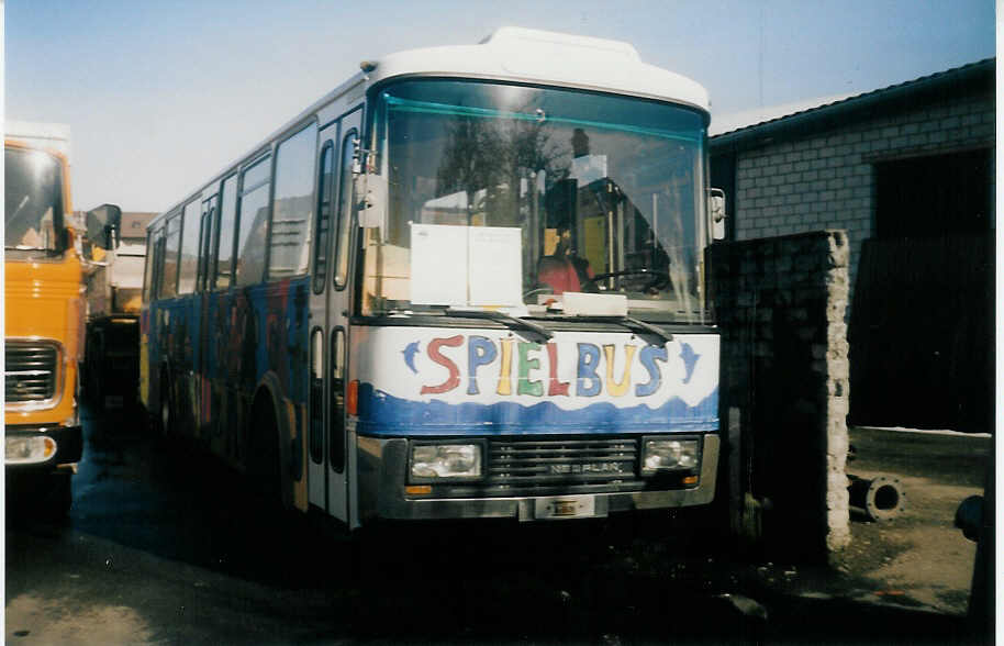 (016'306) - Kirchgemeinde, Steffisburg - Neoplan/Auw�rter (ex AvH Heimenschwand Nr. 3) am 19. Februar 1997 in Thun, Garage STI 