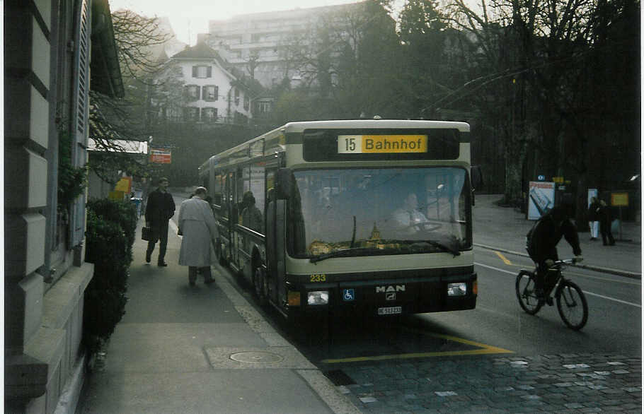 (016'630) - SVB Bern - Nr. 233/BE 513'233 - MAN am 26. M�rz 1997 in Bern, B�rengraben