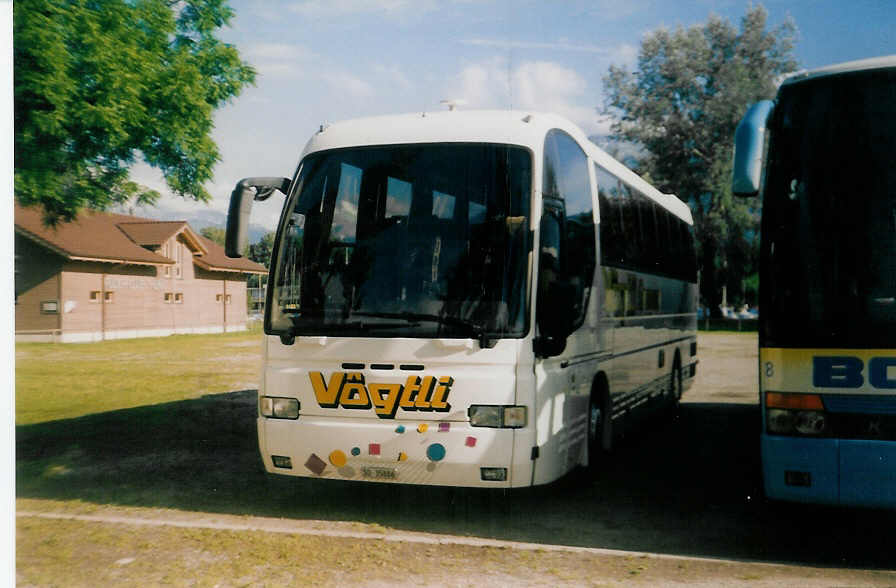 (017'404) - V�gtli, Seewen - SO 35'886 - Iveco am 20. Juni 1997 in Thun, Lachenwiese
