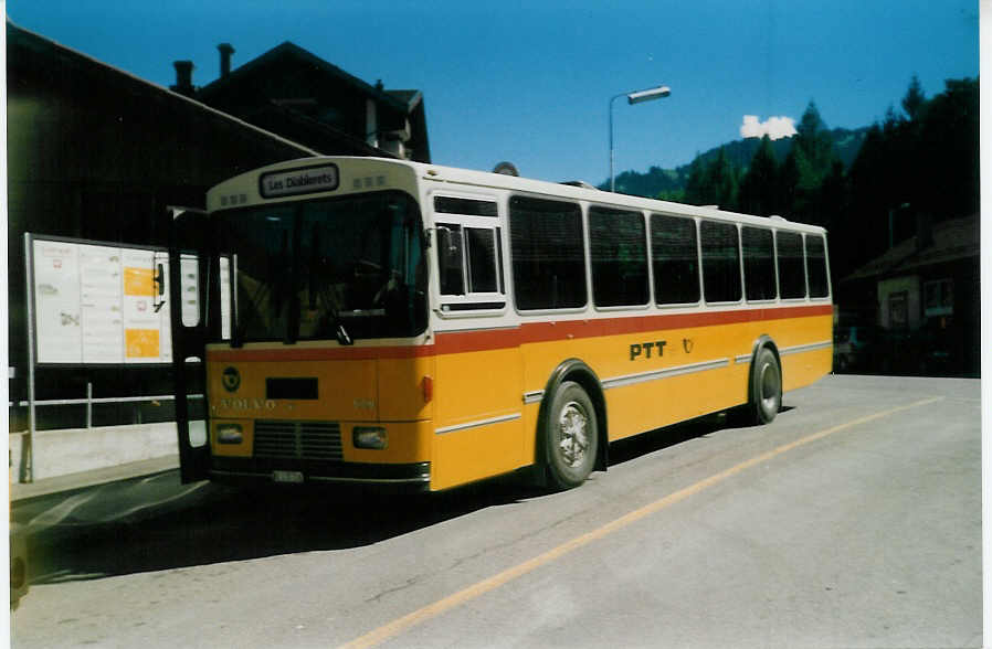 (019'020) - K�bli, Gstaad - BE 235'726 - Volvo/Lauber am 31. August 1997 beim Bahnhof Gstaad