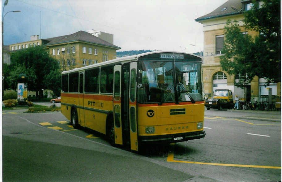 (019'925) - PTT-Regie - P 24'265 - Saurer/T�scher am 7. Oktober 1997 beim Bahnhof La Chaux-de-Fonds
