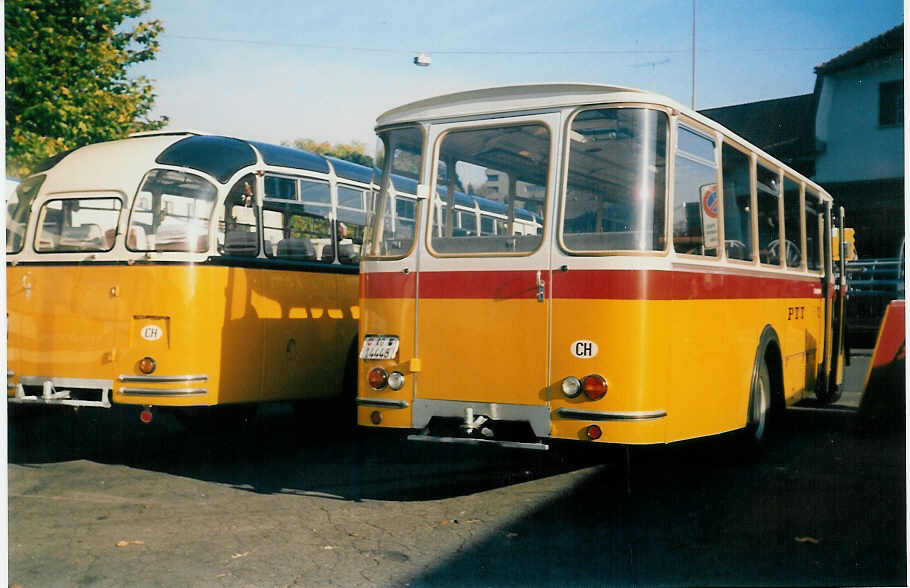 (020'419) - Voegtlin-Meyer, Brugg - Nr. 8/AG 14'448 - Berna/R&J (ex P 23'700; ex Schenk, Triengen; ex AGS Sch�ftland) am 25. Oktober 1997 beim Bahnhof Brugg (75 Jahre PAH Voegtlin-Meyer)