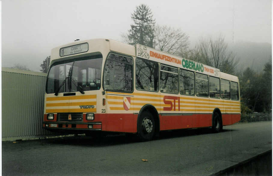 (020'729) - STI Thun - Nr. 23/BE 419'023 - Volvo/R&J (ex SAT Thun Nr. 23) am 27. November 1997 bei der Schiffl�ndte Thun
