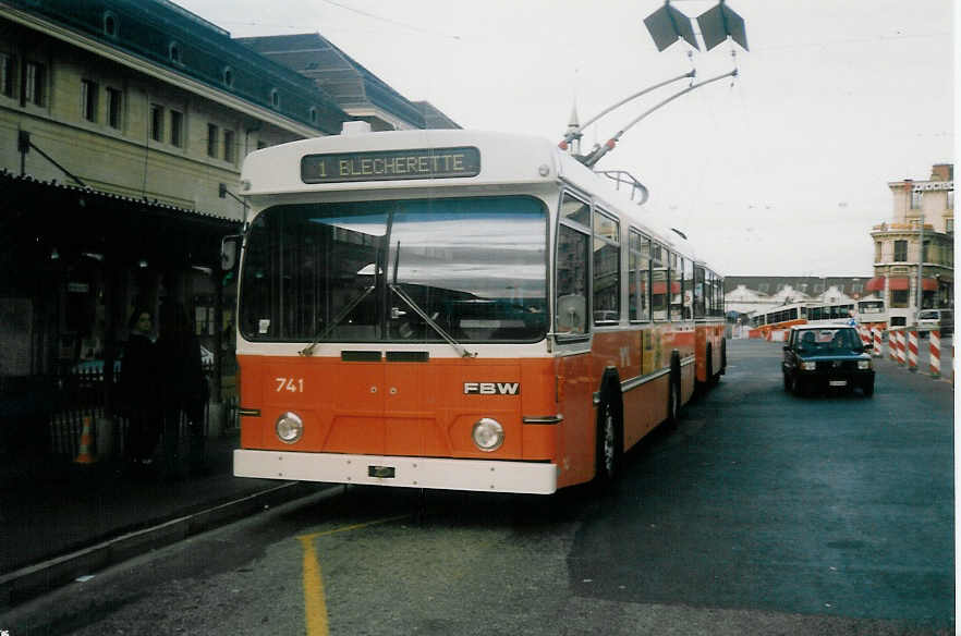 (021'922) - TL Lausanne - Nr. 741 - FBW/Hess Trolleybus am 7. M�rz 1998 beim Bahnhof Lausanne