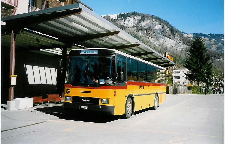 (022'230) - PTT-Regie - P 24'451 - NAW/Hess am 29. M�rz 1998 in Meiringen, Postautostation