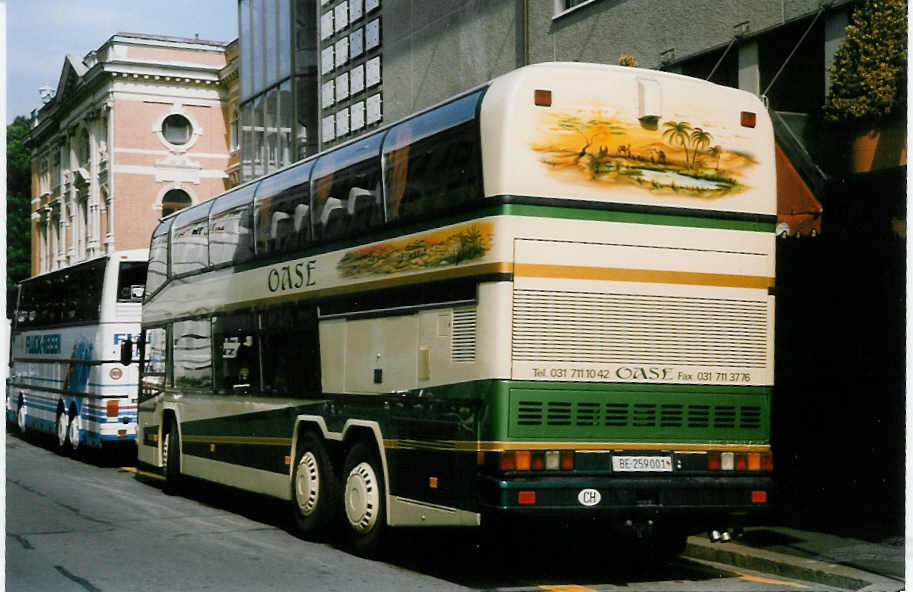 (022'835) - Oase, Grossh�chstetten - BE 259'001 - Neoplan am 21. Mai 1998 in Z�rich, Kongresshaus
