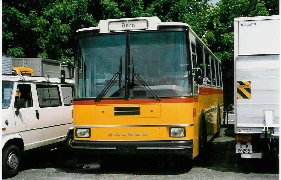 (023'120) - PTT-Regie - P 25'648 - Saurer/R&J am 3. Juni 1998 in Bern, Automobilwerkst�tte