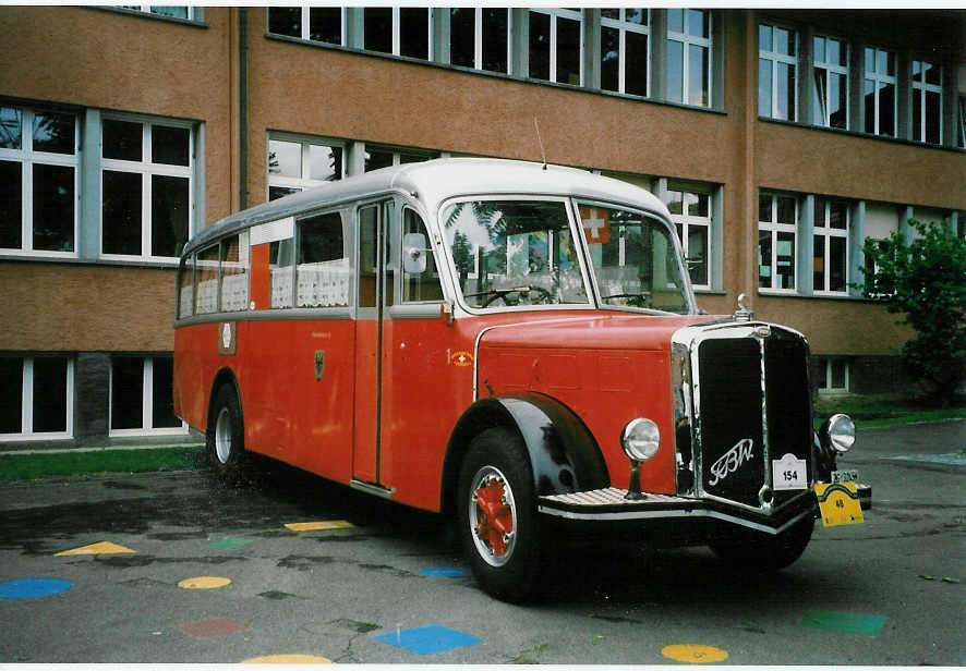 (023'235) - R�llin, Rotkreuz - Nr. 1/ZG 32'459 - FBW/R&J (ex AFA Adelboden Nr. 1) am 14. Juni 1998 in Uster, Schulhausplatz