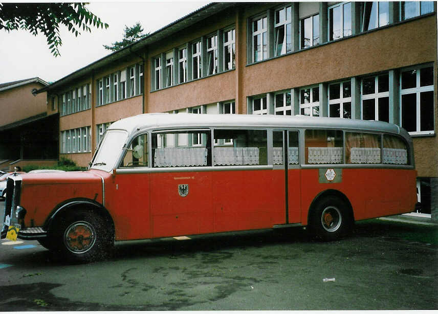 (023'237) - R�llin, Rotkreuz - Nr. 1/ZG 32'459 - FBW/R&J (ex AFA Adelboden Nr. 1) am 14. Juni 1998 in Uster, Schulhausplatz