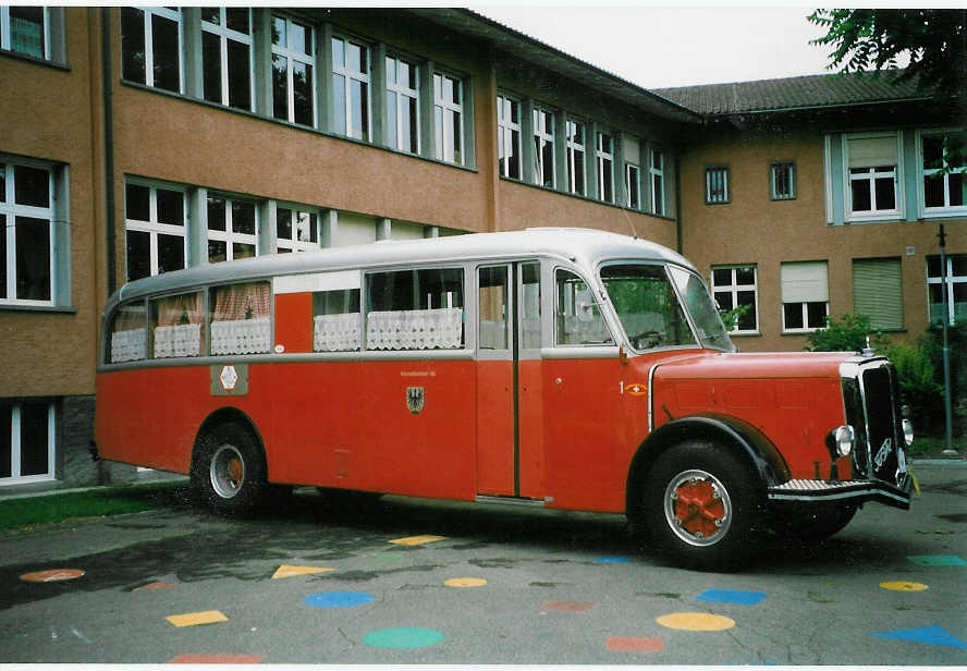 (023'302) - R�llin, Rotkreuz - Nr. 1/ZG 32'459 - FBW/R&J (ex AFA Adelboden Nr. 1) am 14. Juni 1998 in Uster, Schulhausplatz