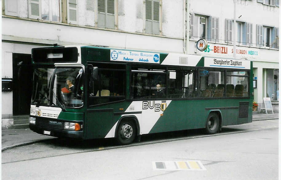 (024'015) - BUBU Burgdorf - BE 122'012 - Neoplan (ex D�hler, Burgdorf Nr. 63) am 10. Juli 1998 beim Bahnhof Burgdorf