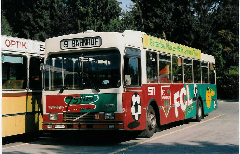 (025'116) - STI Thun - Nr. 34/BE 443'834 - Volvo/R&J (ex SAT Thun Nr. 34) am 8. August 1998 bei der Schiffl�ndte Thun