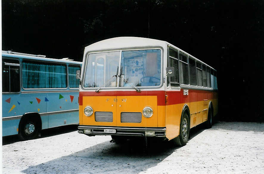 (025'418) - Tr�b, Oberrieden - Nr. 12/ZH 69'651 - FBW/R&J (ex Ryffel, Uster Nr. 12) am 15. August 1998 in Heitenried, Sensegraben