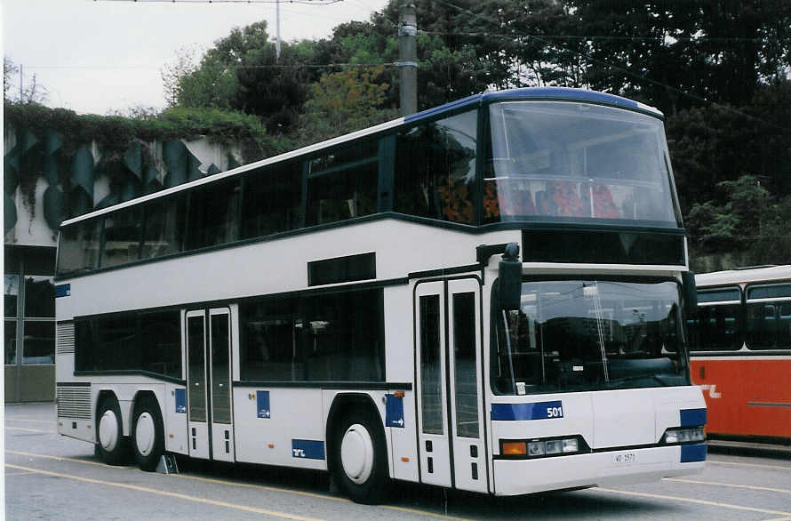 (025'630) - TL Lausanne - Nr. 501/VD 1571 - Neoplan am 22. August 1998 in Lausanne, D�p�t Borde