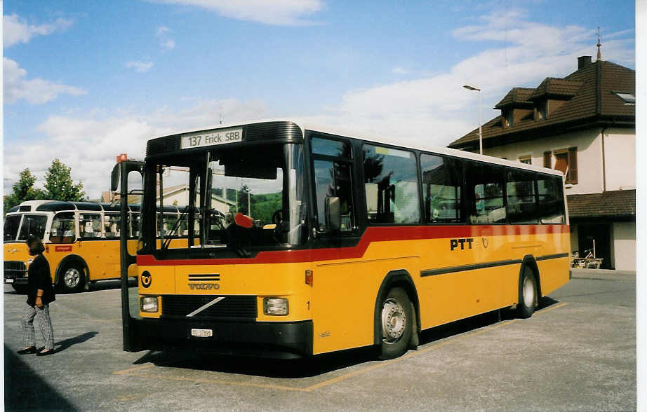 (026'102) - Br�ndli, Elfingen - Nr. 1/AG 17'895 - Volvo/Hess am 5. September 1998 beim Bahnhof Frick