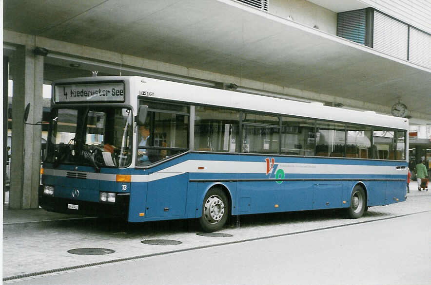 (026'307) - VZO Gr�ningen - Nr. 13/ZH 41'413 - Mercedes am 3. Oktober 1998 beim Bahnhof Uster