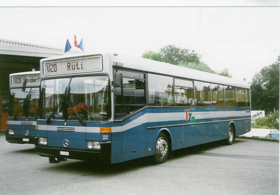 (026'512) - VZO Gr�ningen - Nr. 22/ZH 114'222 - Mercedes am 3. Oktober 1998 in R�ti, Garage