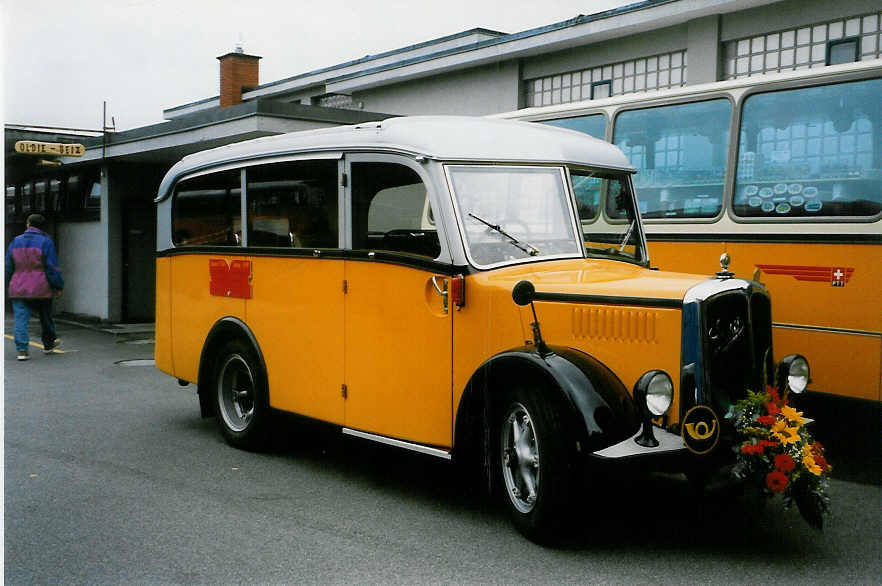 (026'518) - Rieser, H�tten - ZH 65'038 - Saurer/Saurer (ex Bastler im Sihltal; ex Lienert, Einsiedeln; ex Steiner, Meikirch) am 3. Oktober 1998 in R�ti, Sonnenplatz