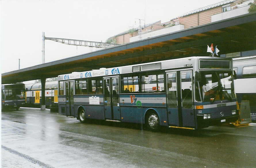 (026'711) - VZO Gr�ningen - Nr. 22/ZH 114'222 - Mercedes am 3. Oktober 1998 beim Bahnhof Uster