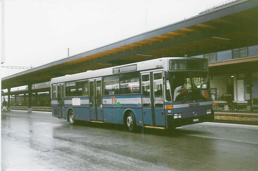 (026'712) - VZO Gr�ningen - Nr. 49/ZH 175'549 - Mercedes am 3. Oktober 1998 beim Bahnhof Uster