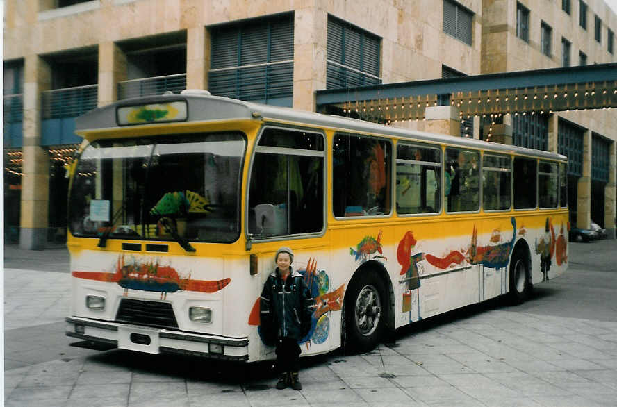 (028'512) - Stadt Zug, Zug - FBW/T�scher (ex ZVB Zug Nr. 17) am 31. Dezember 1998 in Zug, Metalli (Spielbus)