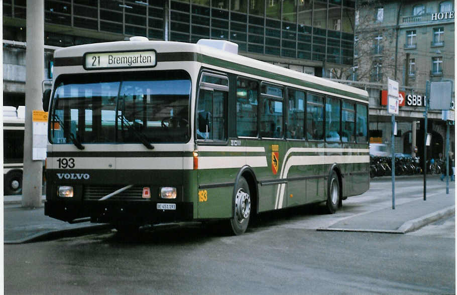 (029'731) - SVB Bern - Nr. 193/BE 451'193 - Volvo/Gangloff am 1. M�rz 1999 beim Bahnhof Bern