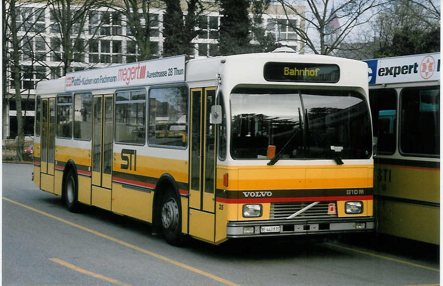 (030'131) - STI Thun - Nr. 35/BE 443'835 - Volvo/R&J (ex SAT Thun Nr. 35) am 17. M�rz 1999 bei der Schiffl�ndte Thun