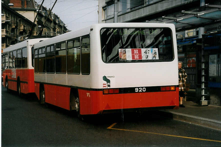 (030'310) - TL Lausanne - Nr. 920 - Lanz+Marti/Hess Personenanh�nger am 21. M�rz 1999 beim Bahnhof Lausanne
