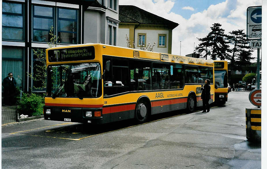 (031'015) - AAGL Liestal - Nr. 58/BL 7528 - MAN/G�ppel am 19. April 1999 beim Bahnhof Liestal