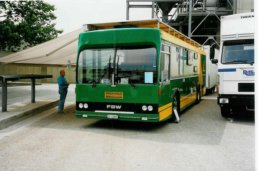 (032'401) - R�llin, Hirzel - SZ 63'869 - FBW (ex ABM Meinisberg) am 26. Juni 1999 in Hinwil, AMP
