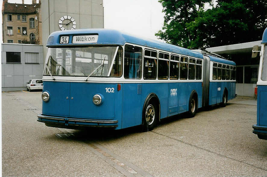 (032'428) - VBZ Z�rich - Nr. 102 - FBW/SWS Gelenktrolleybus am 26. Juni 1999 in Z�rich, Garage Hardau