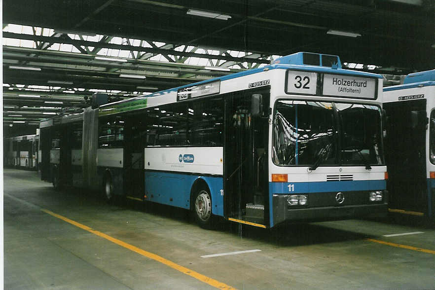 (032'602) - VBZ Z�rich - Nr. 11 - Mercedes Gelenktrolleybus am 26. Juni 1999 in Z�rich, Garage Hardau