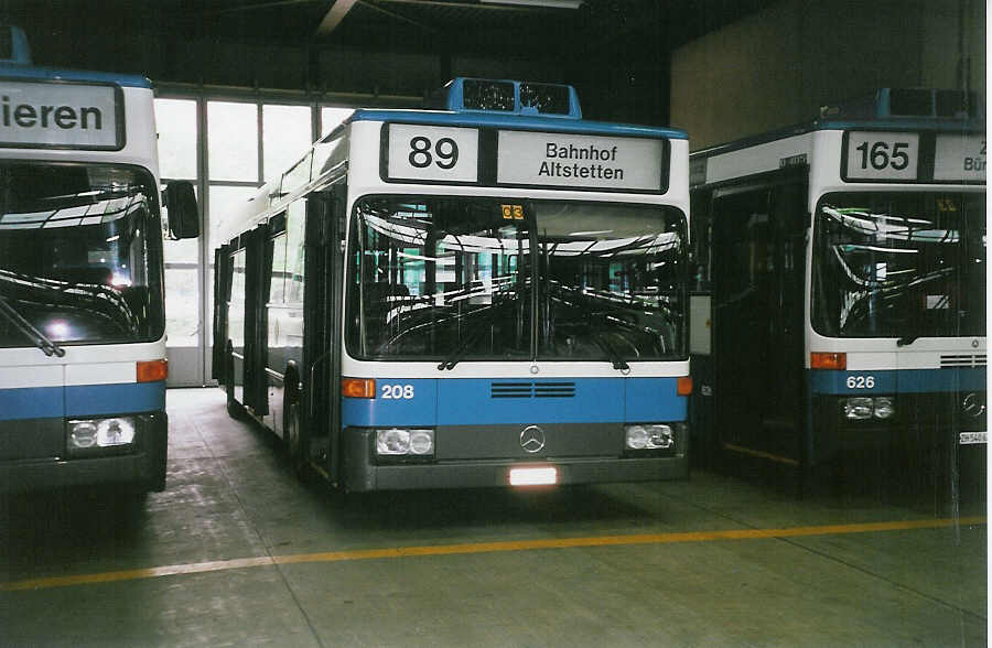 (032'614) - VBZ Z�rich - Nr. 208/ZH 588'208 - Mercedes am 26. Juni 1999 in Z�rich, Garage Hardau
