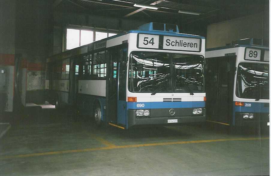 (032'615) - VBZ Z�rich - Nr. 690/ZH 540'690 - Mercedes am 26. Juni 1999 in Z�rich, Garage Hardau
