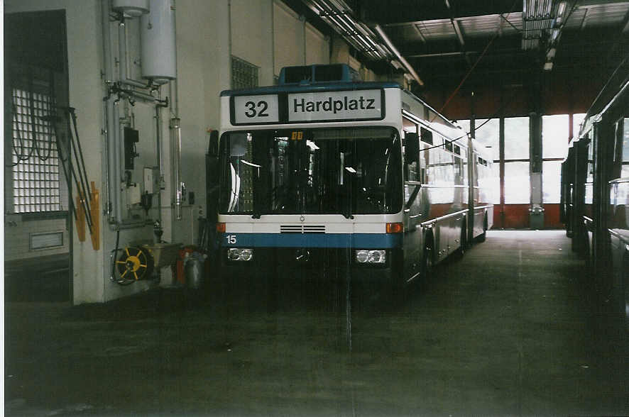 (032'617) - VBZ Z�rich - Nr. 15 - Mercedes Gelenktrolleybus am 26. Juni 1999 in Z�rich, Garage Hardau