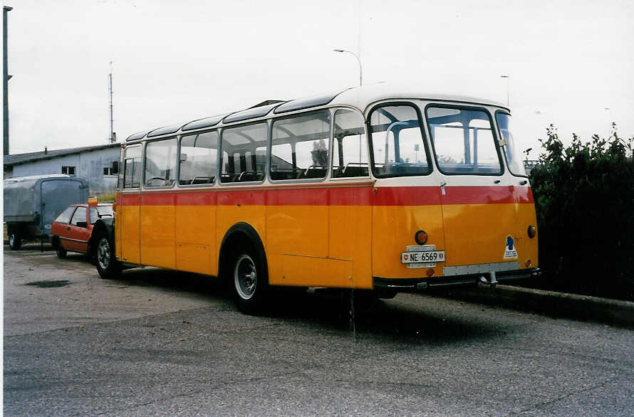 (033'202) - Zwahlen, Cornaux - NE 6569 - Saurer/Lauber am 6. Juli 1999 in Cornaux, H�tel du Soleil