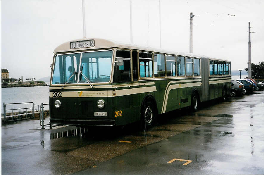 (033'207) - TN Neuch�tel - Nr. 262/NE 47'021 - FBW/SWS-Gangloff (ex SVB Bern Nr. 262) am 6. Juli 1999 in Neuch�tel, D�p�t