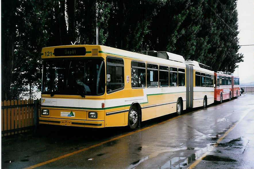 (033'211) - TN Neuch�tel - Nr. 121 - NAW/Hess Gelenktrolleybus am 6. Juli 1999 in Neuch�tel, D�p�t
