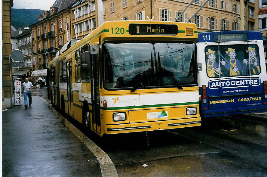 (033'224) - TN Neuch�tel - Nr. 120 - NAW/Hess Gelenktrolleybus am 6. Juli 1999 in Neuch�tel, Place Pury