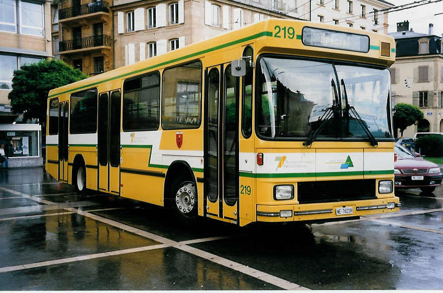 (033'236) - TN Neuch�tel - Nr. 219/NE 76'219 - Volvo/Hess am 6. Juli 1999 in Neuch�tel, Place Pury