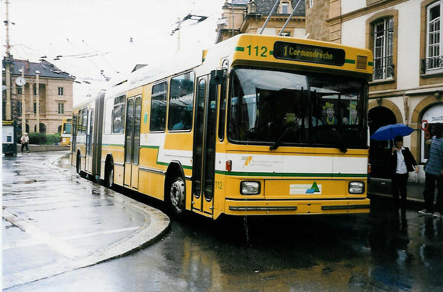 (033'302) - TN Neuch�tel - Nr. 112 - NAW/Hess Gelenktrolleybus am 6. Juli 1999 in Neuch�tel, Place Pury