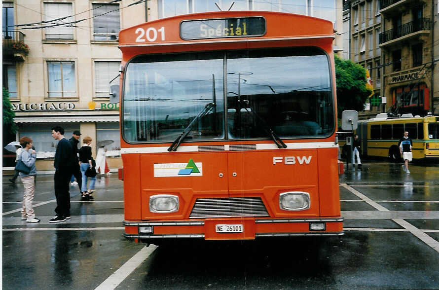 (033'307) - TN Neuch�tel - Nr. 201/NE 26'101 - FBW/Hess (ex Nr. 101) am 6. Juli 1999 in Neuch�tel, Place Pury