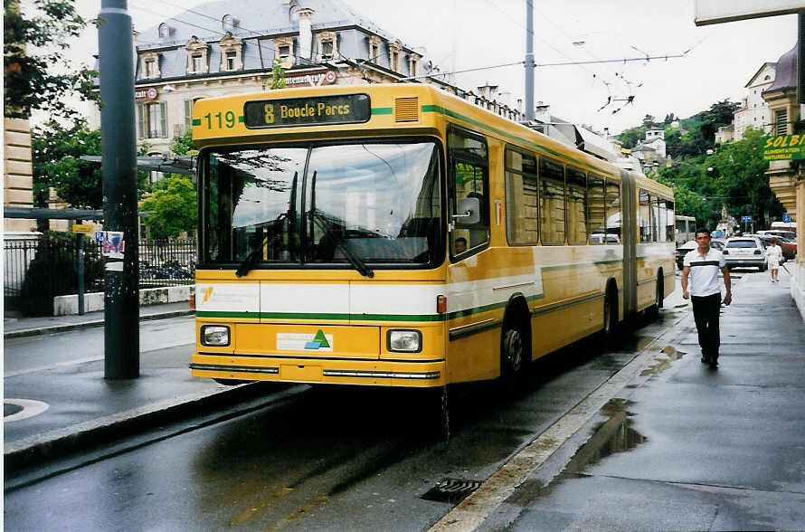 (033'320) - TN Neuch�tel - Nr. 119 - NAW/Hess Gelenktrolleybus am 6. Juli 1999 in Neuch�tel, Place Pury